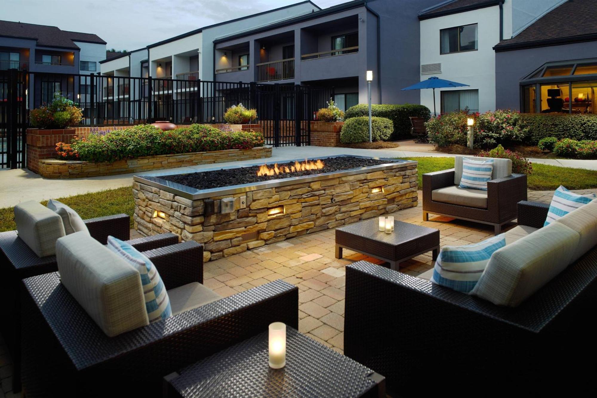 Courtyard By Marriott Raleigh Midtown Hotel Ngoại thất bức ảnh