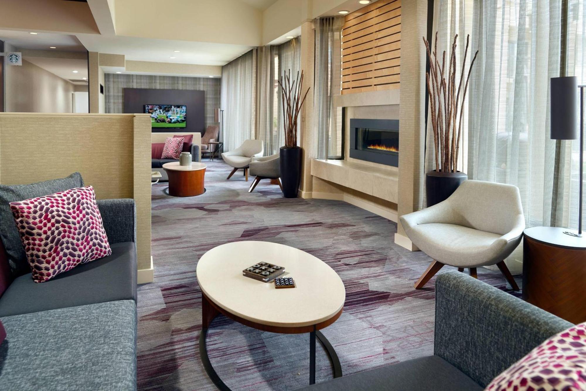 Courtyard By Marriott Raleigh Midtown Hotel Ngoại thất bức ảnh
